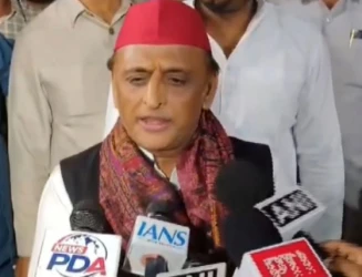 'Nobody knows truth': Akhilesh dismisses seat-sharing figures amid Cong's demand