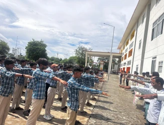 आष्टा में छात्रों को साइबर ठगी से बचने के गुर सिखाए, पुलिस ने दिलाई साइबर सुरक्षा की शपथ