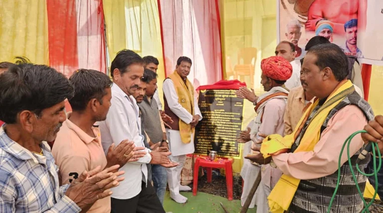 आष्टा के श्यामपुरा मगरदा में लगेगी भगवान बिरसा मुंडा की मूर्ति,बिरसा मुंडा की जयंती गौरव दिवस के अवसर पर विधायक गोपालसिंह इंजीनियर ने किया भूमिपूजन उत्साह के साथ मनाया गया जनजातीय गौरव दिवस