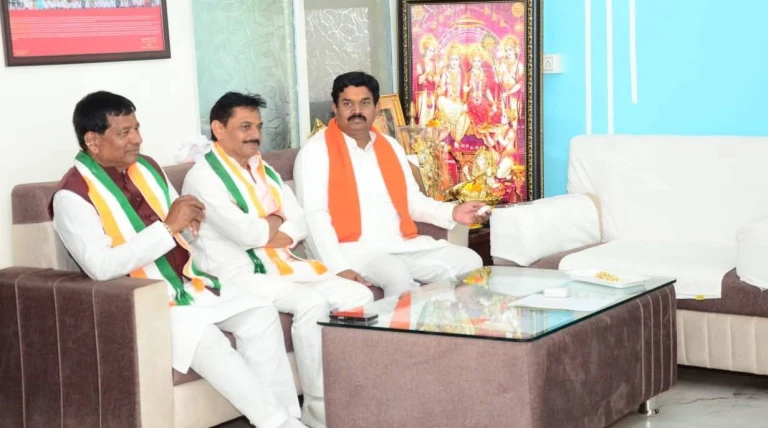 मतदाता सूचियों का गहन पुनरीक्षण कार्य को लेकर सांसद,विधायक,जिला अध्यक्ष ने मंडल अध्यक्षो की ली समीक्षा बैठक