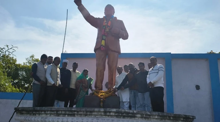 ब्लॉक कांग्रेस द्वारा डॉ. भीमराव आंबेडकर जी की पुण्यतिथि मनाई