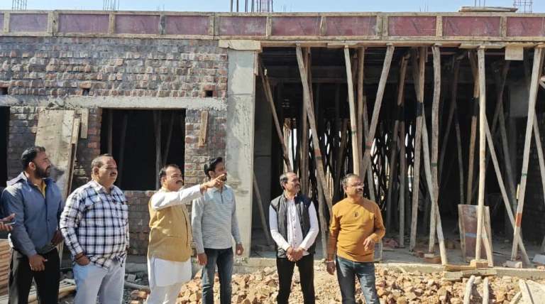 नपा का नवीन भवन होगा सर्वसुविधायुक्त - रायसिंह मेवाड़ा नवीन भवन के द्वितीय तल की छत का हुआ शुभारंभ