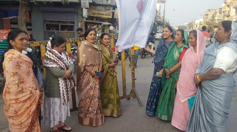 भाजपा महिला नैत्रियों ने दहन किया कांग्रेस विधायक फूलसिंह बरैया का पुतला