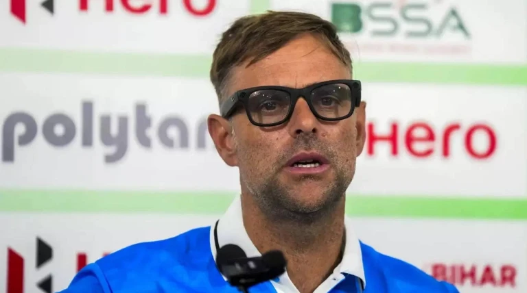 India's coach offered to resign after senior player's exclusion over 'indiscipline'