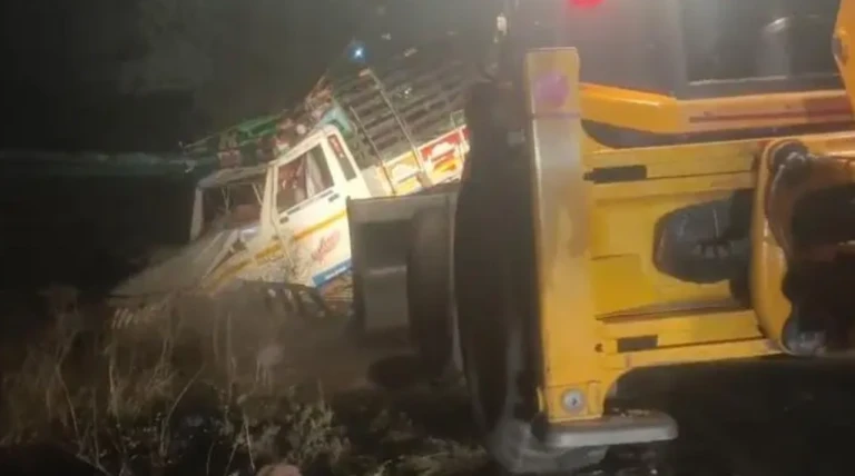 12 die as pickup overturns, crashes into SUV in Madhya Pradesh's Dhar