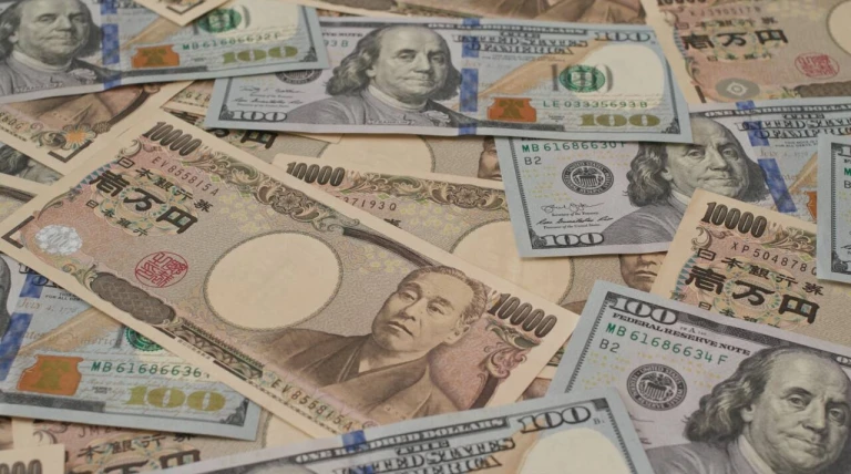 Japanese Yen hits four-decade low against US dollar - why the currency is depreciating