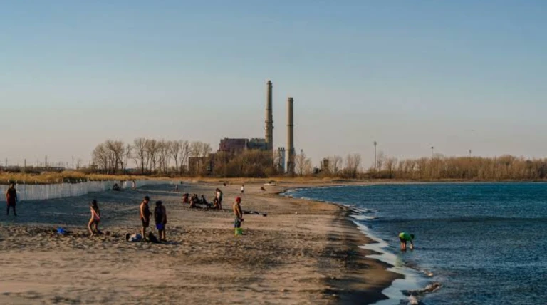 Illinois expressway used coal fly ash in 1972; monitoring found no major issues