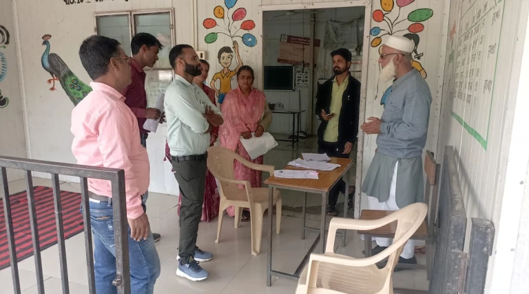 आष्टा में मतदाता सूची गहन पुनरीक्षण अभियान तेज तहसीलदार पगारे ने कई मतदान केंद्रों का किया आकस्मिक निरीक्षण