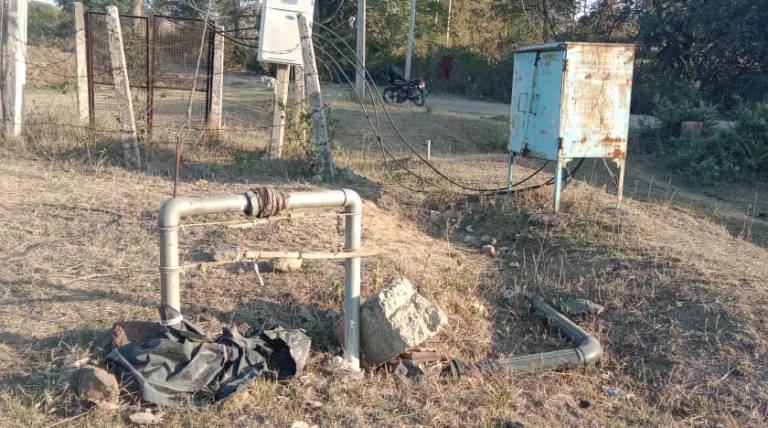 पीने के पानी को तरस रहे ग्राम नानजीपुरा के ग्रामीण, ठेकेदार और पीएचई विभाग की घोर लापरवाही उजागर