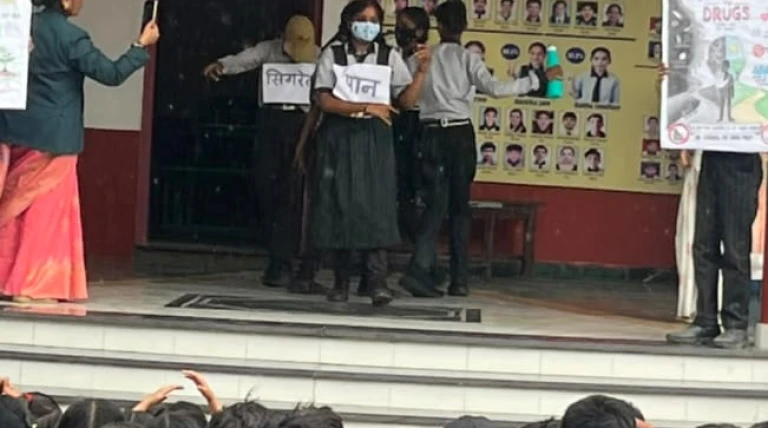 नशे से दूर रहकर सपनों को दें नई उड़ान : संस्कृति स्कूल में जागरूकता अभियान