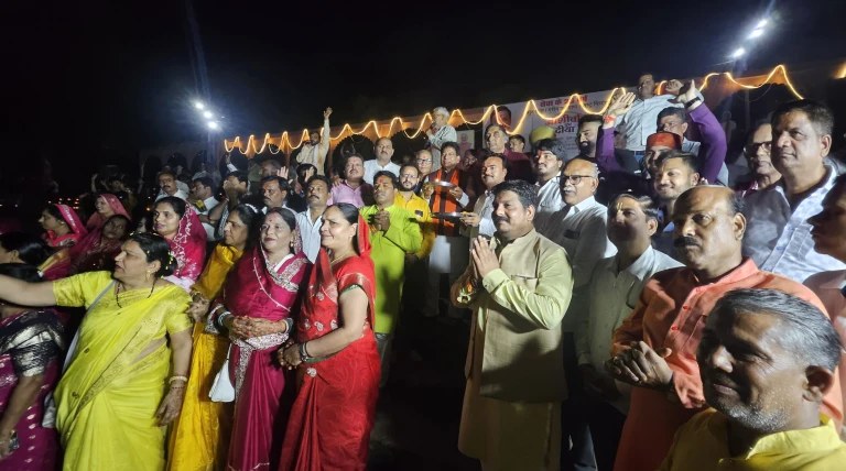 पार्वती तट पर जगमगाए हजारों दीप, ‘आशीर्वाद का दीया’ से गूंजा आष्टा