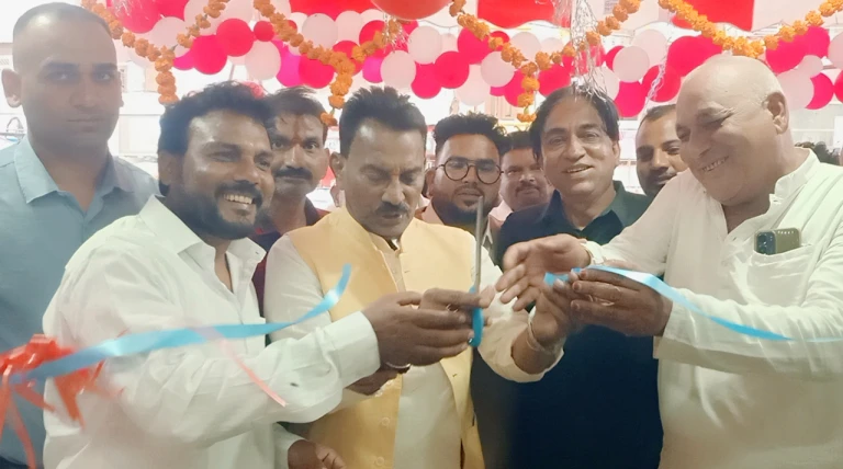आष्टा में मंत्री तुलसी सिलावट ने समोसा प्रतिष्ठान का किया शुभारंभ